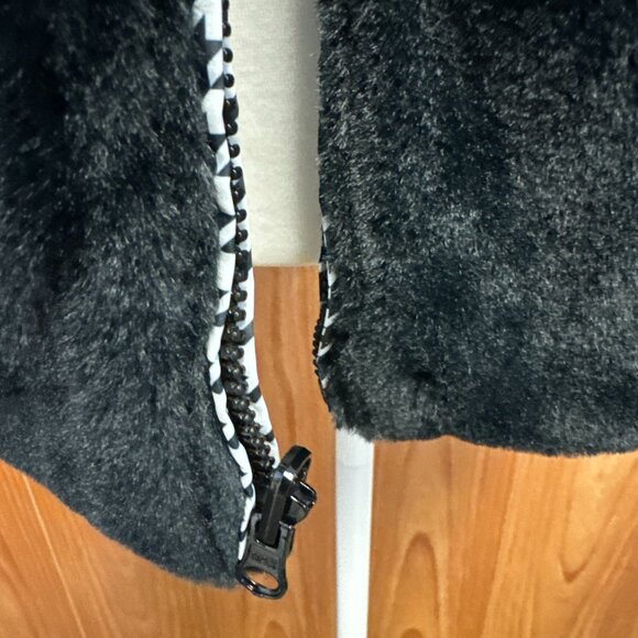 Reversible Black & White Houndstooth Faux Fur Mock Neck Zip Front - Picture 4 of 11